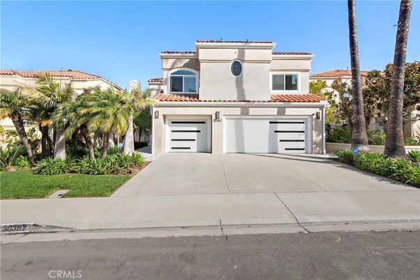 Attached, Exterior, Facade, Mediterranean
