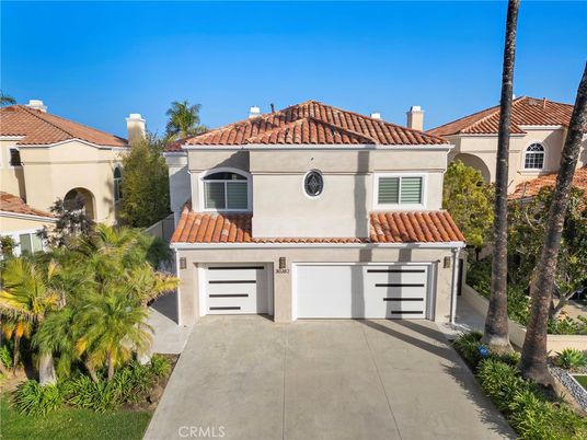 Attached, Exterior, Facade, Mediterranean