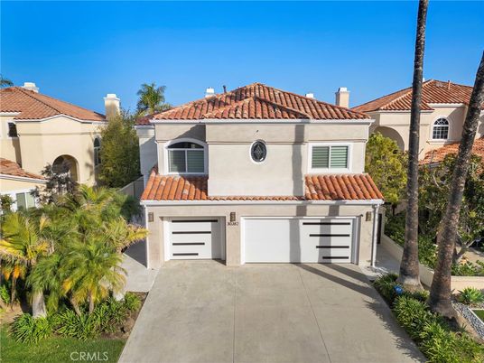 Attached, Exterior, Facade, Mediterranean