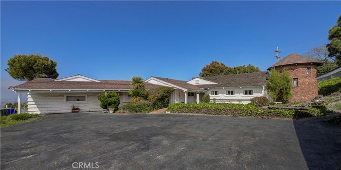 Attached, Exterior, Facade, Ranch