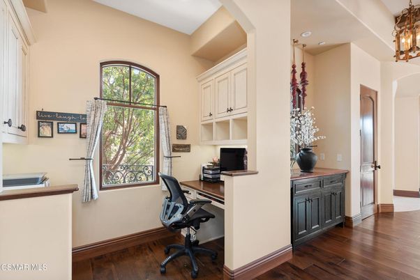 Home Office, Interior, Recessed Lighting, Wood Texture Flooring