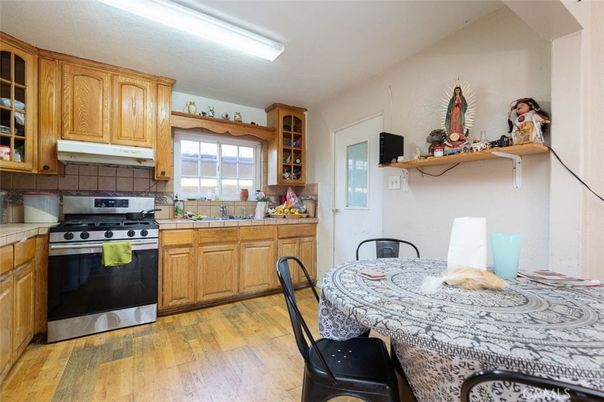 Dining room, Interior, Kitchen, Stainless Steel Appliances, Tile Countertops, Wood Texture Flooring