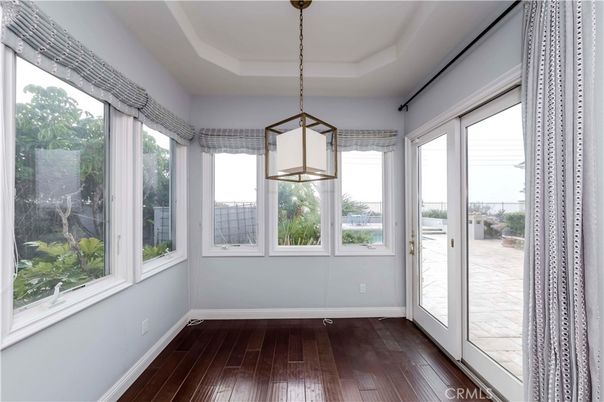 Interior, Pendant Lights, Wood Texture Flooring