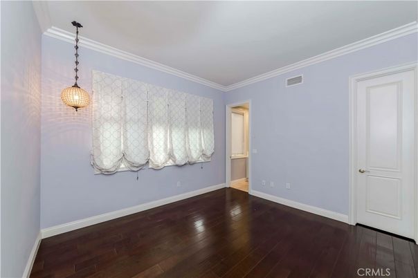 Empty room, Interior, Pendant Lights, Wood Texture Flooring