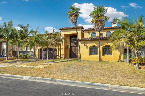 Backyard, Exterior, Facade, Mediterranean