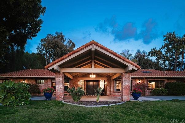 Exterior, Facade, Brick Facade, American Craftsman