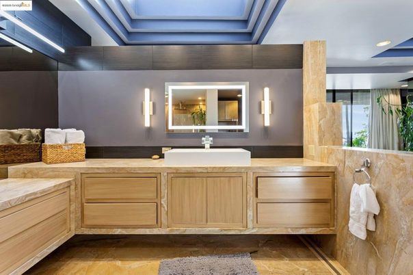 Bathroom, Dual Sink Vanities, Interior, Recessed Lighting