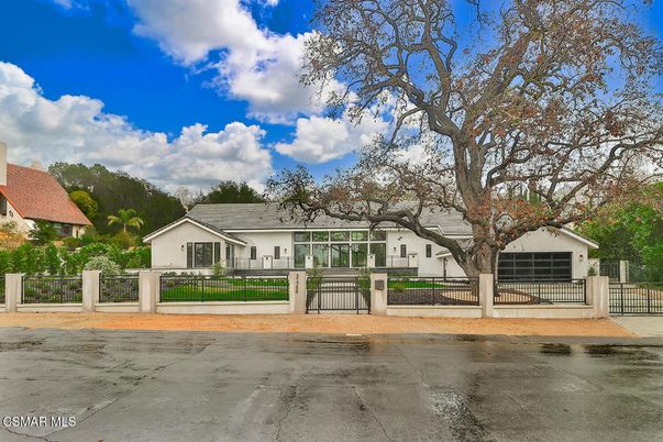 Backyard, Exterior, Facade, Ranch