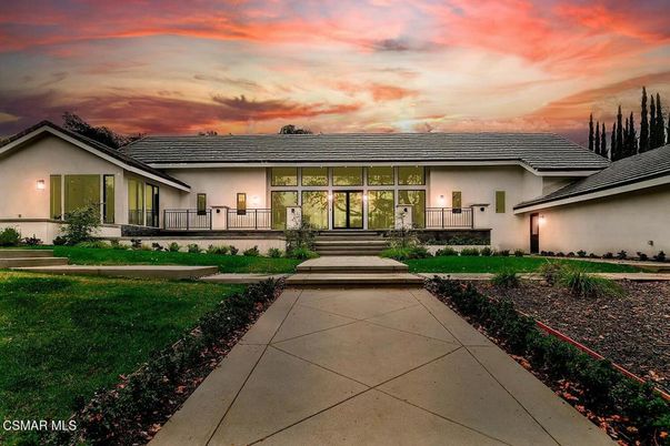 Backyard, Exterior, Facade, Ranch