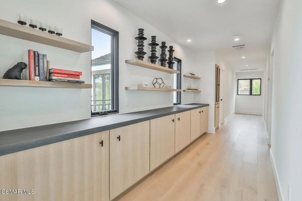 Interior, Recessed Lighting, Wood Texture Flooring