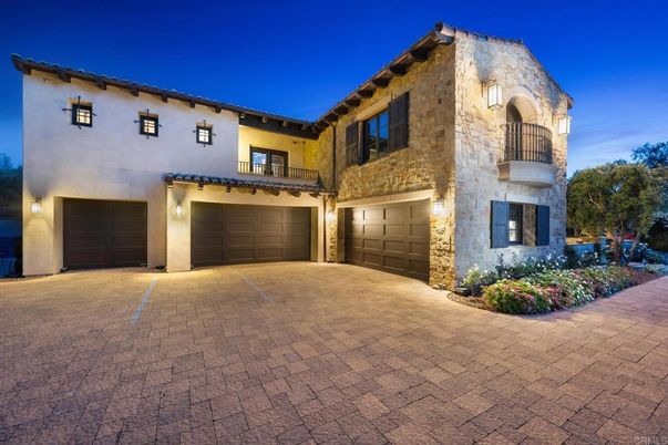 Attached, Exterior, Facade, Mediterranean
