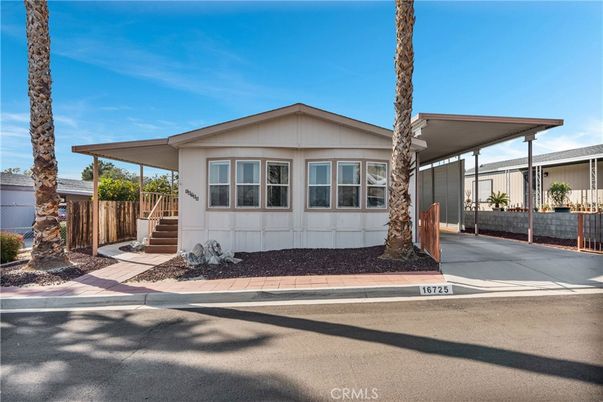 Exterior, Facade, Ranch