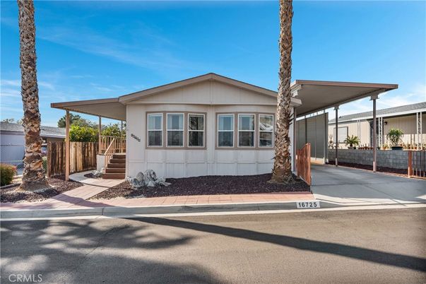 Exterior, Facade, Ranch