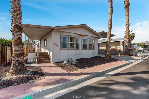 Exterior, Facade, Ranch