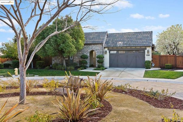 Attached, Backyard, Exterior, Facade, French Provincial
