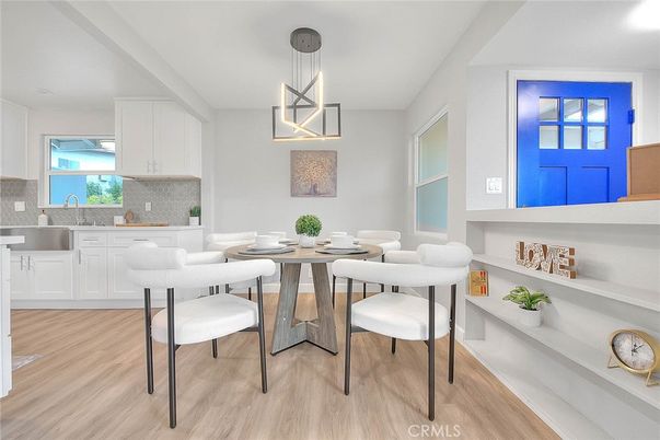 Dining room, Interior, Kitchen, Pendant Lights, Wood Texture Flooring