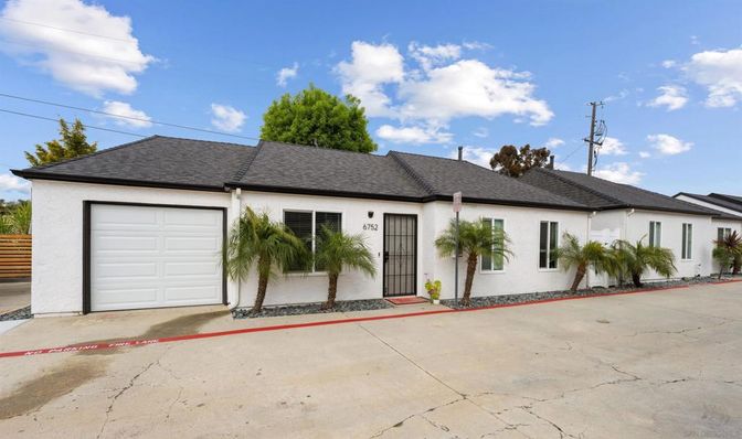 Attached, Exterior, Facade, Ranch