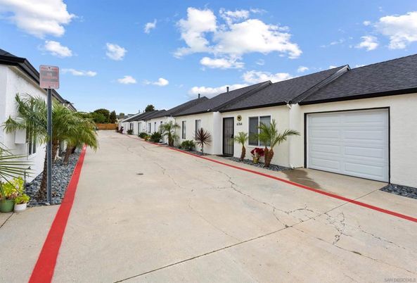 Attached, Exterior, Facade, Ranch