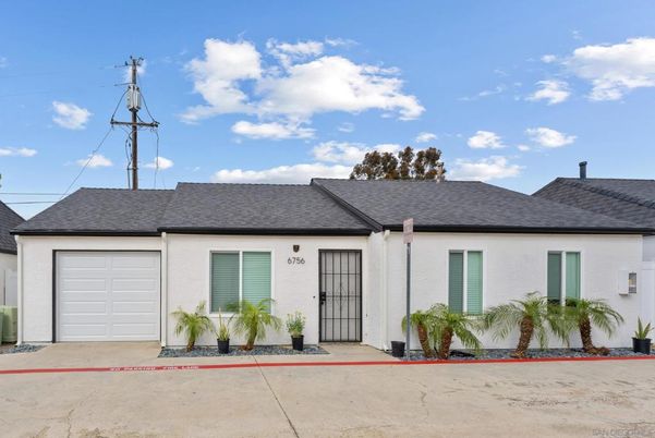 Attached, Exterior, Facade, Ranch