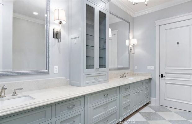 Bathroom, Dual Sink Vanities, Interior, Recessed Lighting