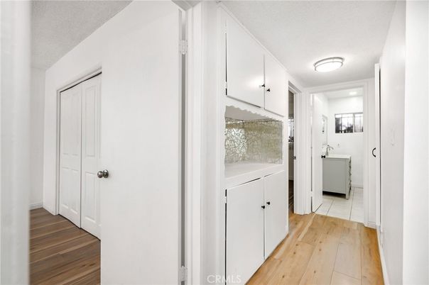Interior, Washer, Wood Texture Flooring