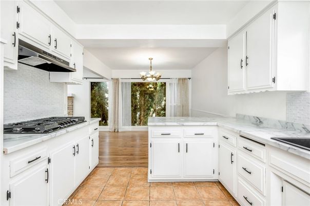 Chandelier, Interior, Kitchen, Wood Texture Flooring