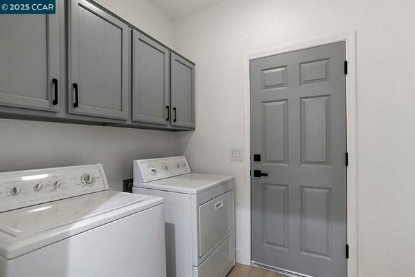 Interior, Washer, Wood Texture Flooring