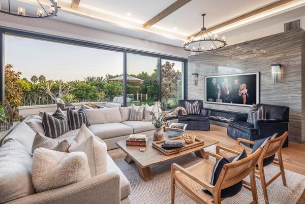 Chandelier, Interior, Living room, Recessed Lighting, Wood Texture Flooring