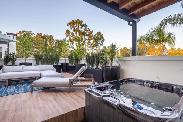 Exterior, Hot Tub