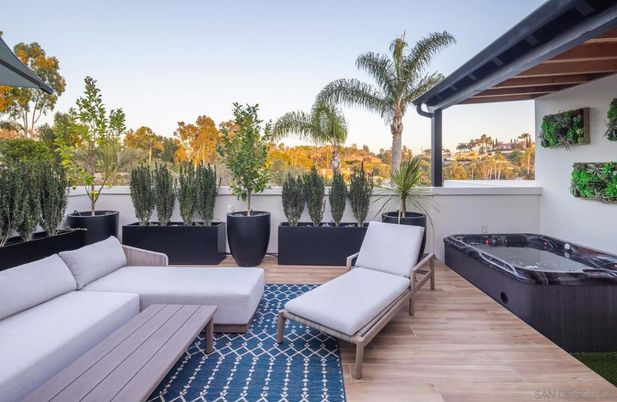 Exterior, Hot Tub