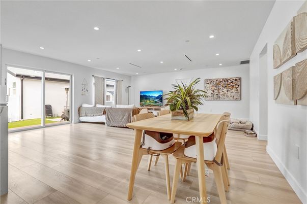 Dining room, Interior, Living room, Recessed Lighting, Wood Texture Flooring