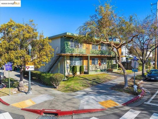 Backyard, Exterior, Facade, Condo Building
