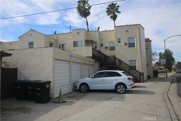 Attached, Exterior, Facade, Rowhouse