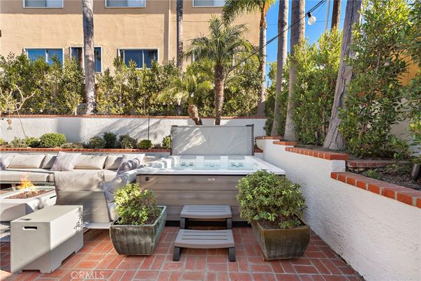 Exterior, Hot Tub