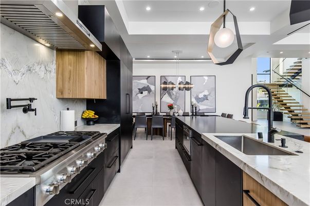 Dining room, Interior, Kitchen, Pendant Lights, Recessed Lighting, Stainless Steel Appliances