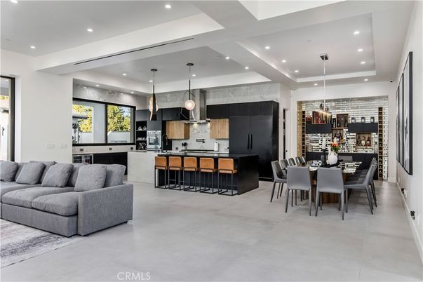 Chandelier, Dining room, Interior, Kitchen, Pendant Lights, Recessed Lighting, Stainless Steel Appliances
