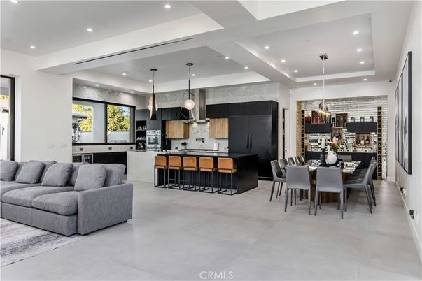 Chandelier, Dining room, Interior, Kitchen, Pendant Lights, Recessed Lighting, Stainless Steel Appliances