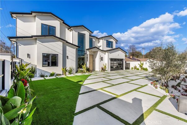 Backyard, Exterior, Facade, Modern