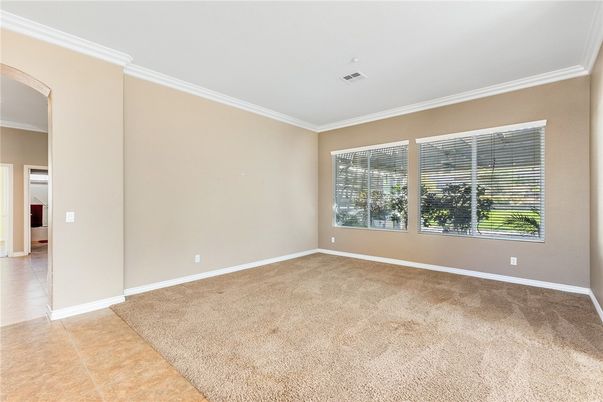 Empty room, Interior