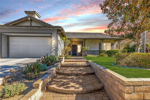 Attached, Exterior, Facade, Ranch