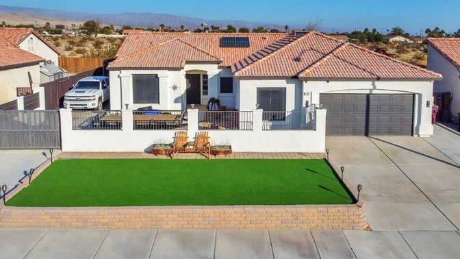 Attached, Exterior, Facade, Mediterranean