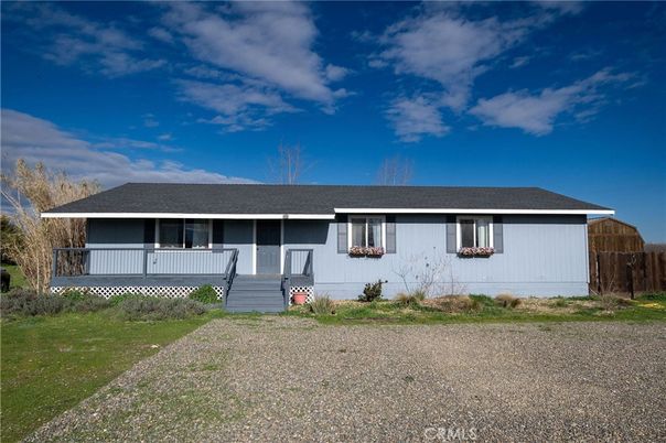 Backyard, Exterior, Facade, Ranch