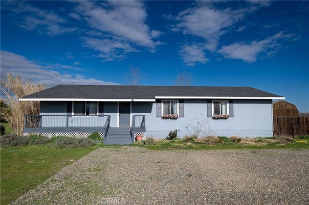 Backyard, Exterior, Facade, Ranch