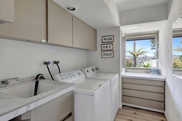 Interior, Washer, Wood Texture Flooring