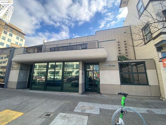 Exterior, Facade, Modern