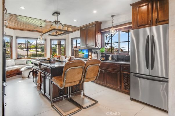 Interior, Kitchen, Living room, Pendant Lights, Recessed Lighting, Stainless Steel Appliances, Wooden Ceilings