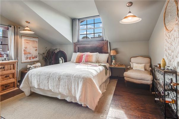 Bedroom, Interior, Pendant Lights, Wood Texture Flooring