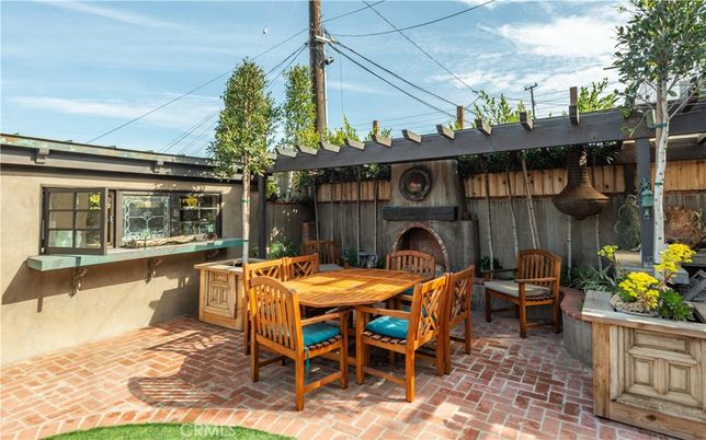Exterior, Fireplace