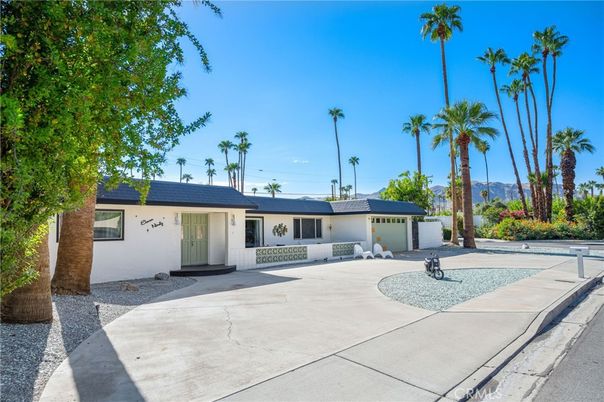 Attached, Exterior, Facade, Ranch