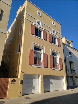Attached, Exterior, Facade, Rowhouse